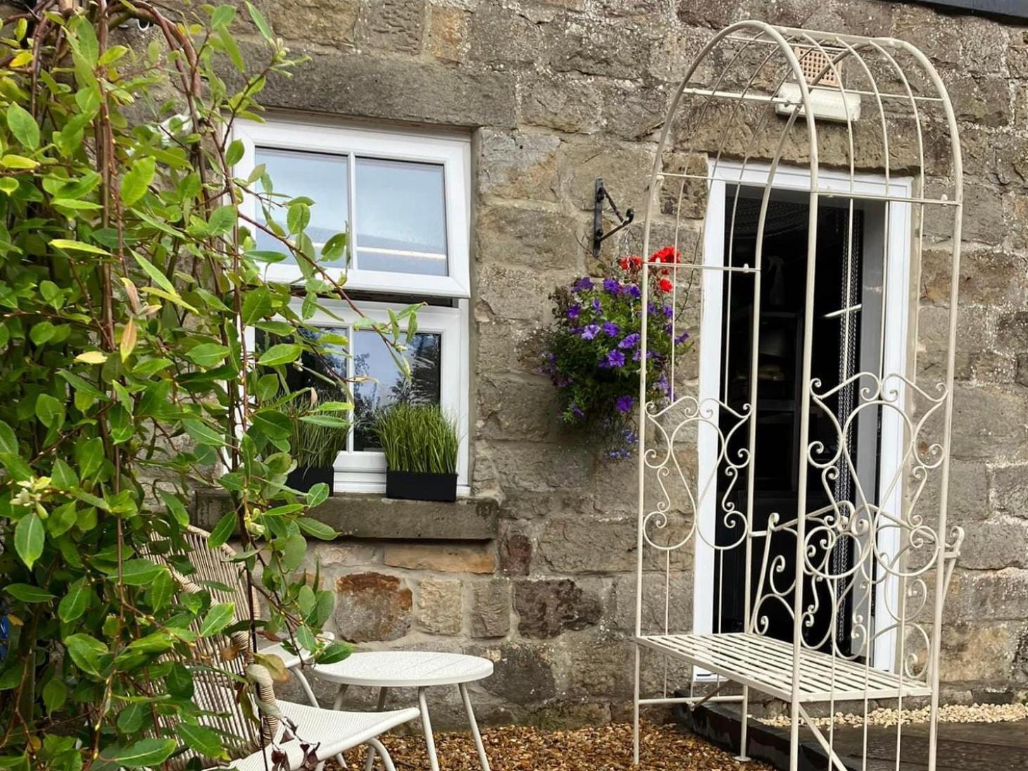Bird In Bush Elsdon Hotel Exterior photo